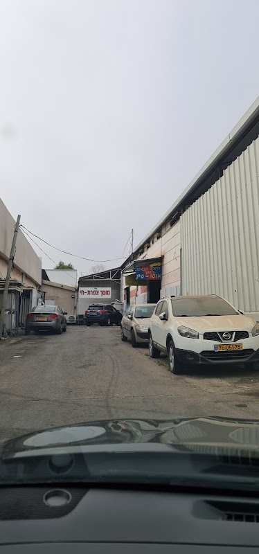 מוסך צמרת חי