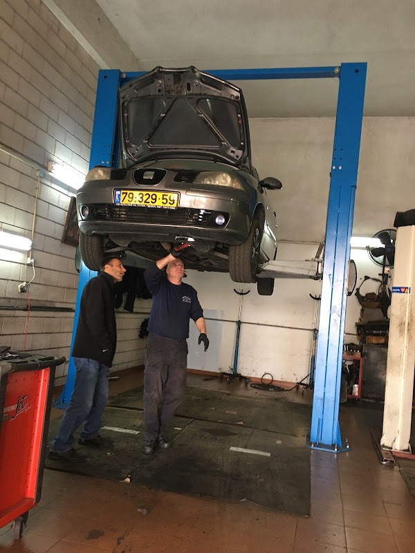 מוסך המילניום